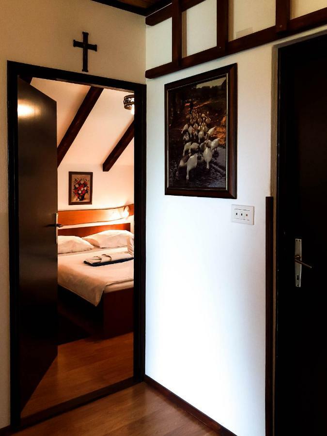 Apartment Franciska Rakovica Bagian luar foto