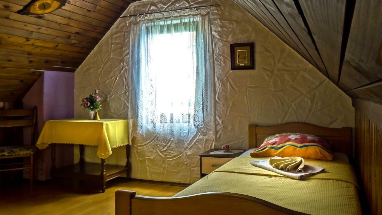 Apartment Franciska Rakovica Bagian luar foto